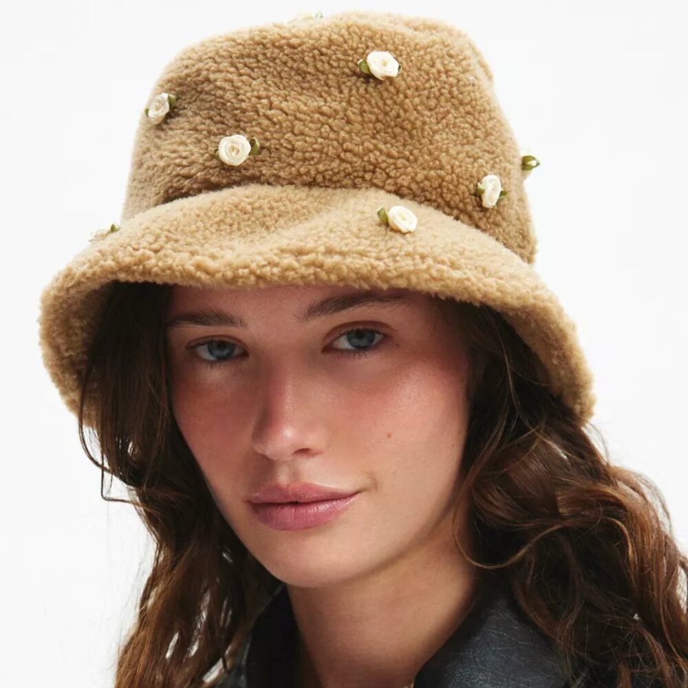 NWT UO Rosette Teddy Rose Flower Fluffy Fleece Bucket Hat